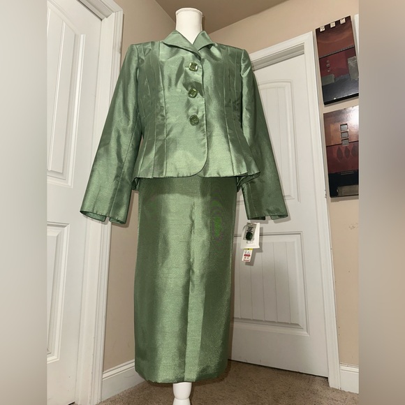 Suit Studio 2 piece suit - Picture 2 of 16